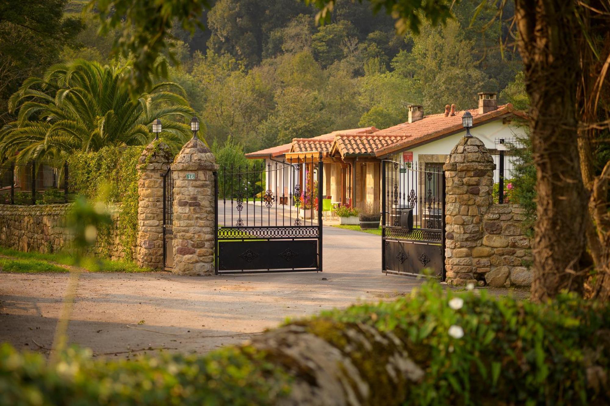 Casa Rural El Puentuco Suite Luxury Famous, Próximo a el Parque de Cabarceno Villacarriedo Exterior foto