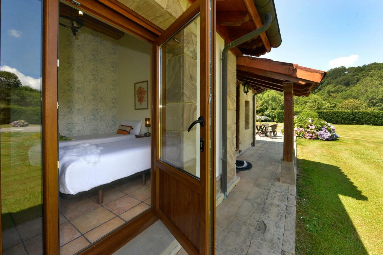 Casa Rural El Puentuco Suite Luxury Famous, Próximo a el Parque de Cabarceno Villacarriedo Exterior foto